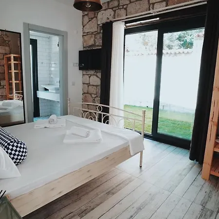 Skull Boutique Hotel 4*